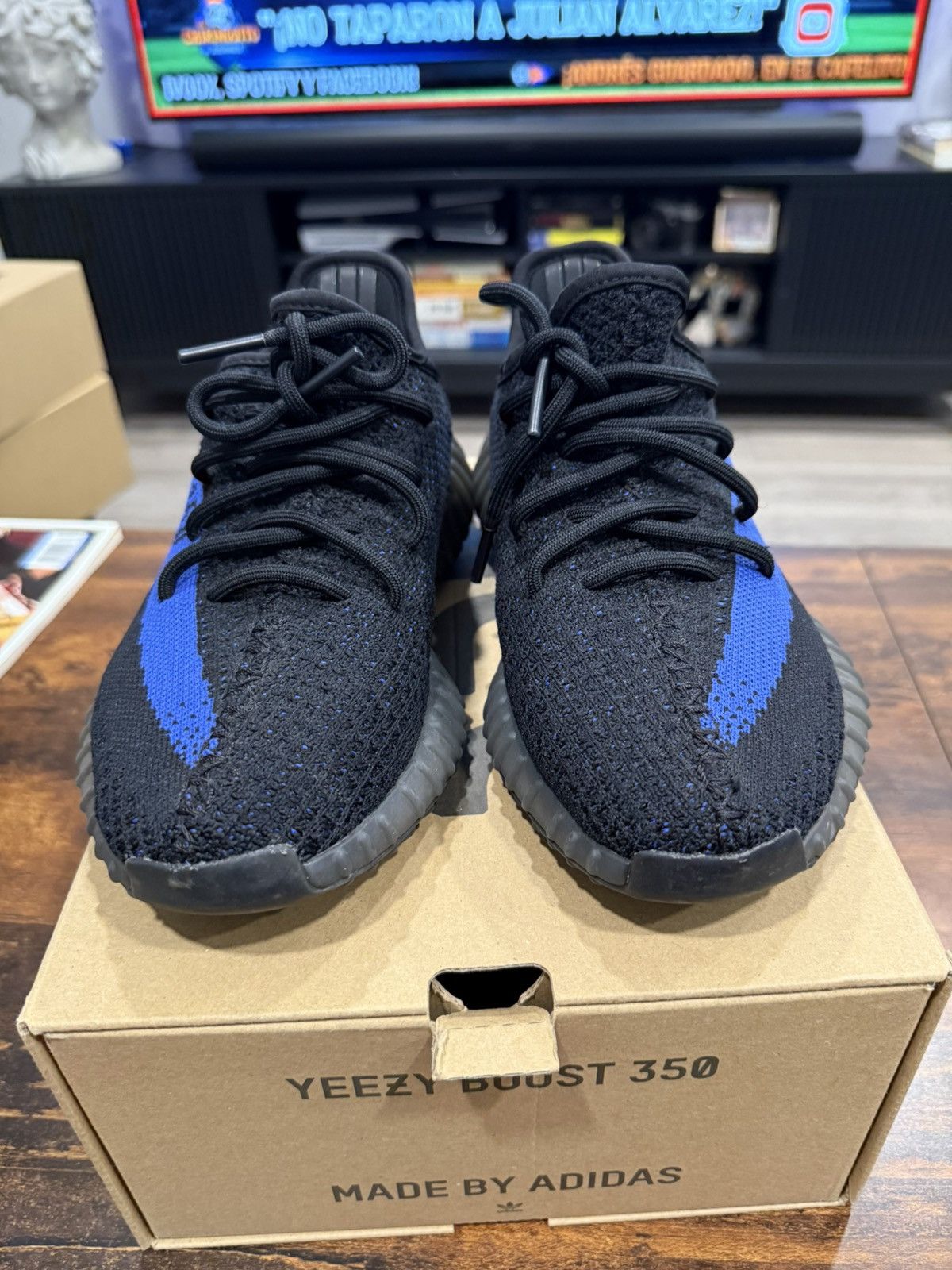 Yeezy Adidas Yeezy 350 Dazzling Blue M 6 W 7.5 Size US 7.5 / IT 37.5 - 8 Thumbnail