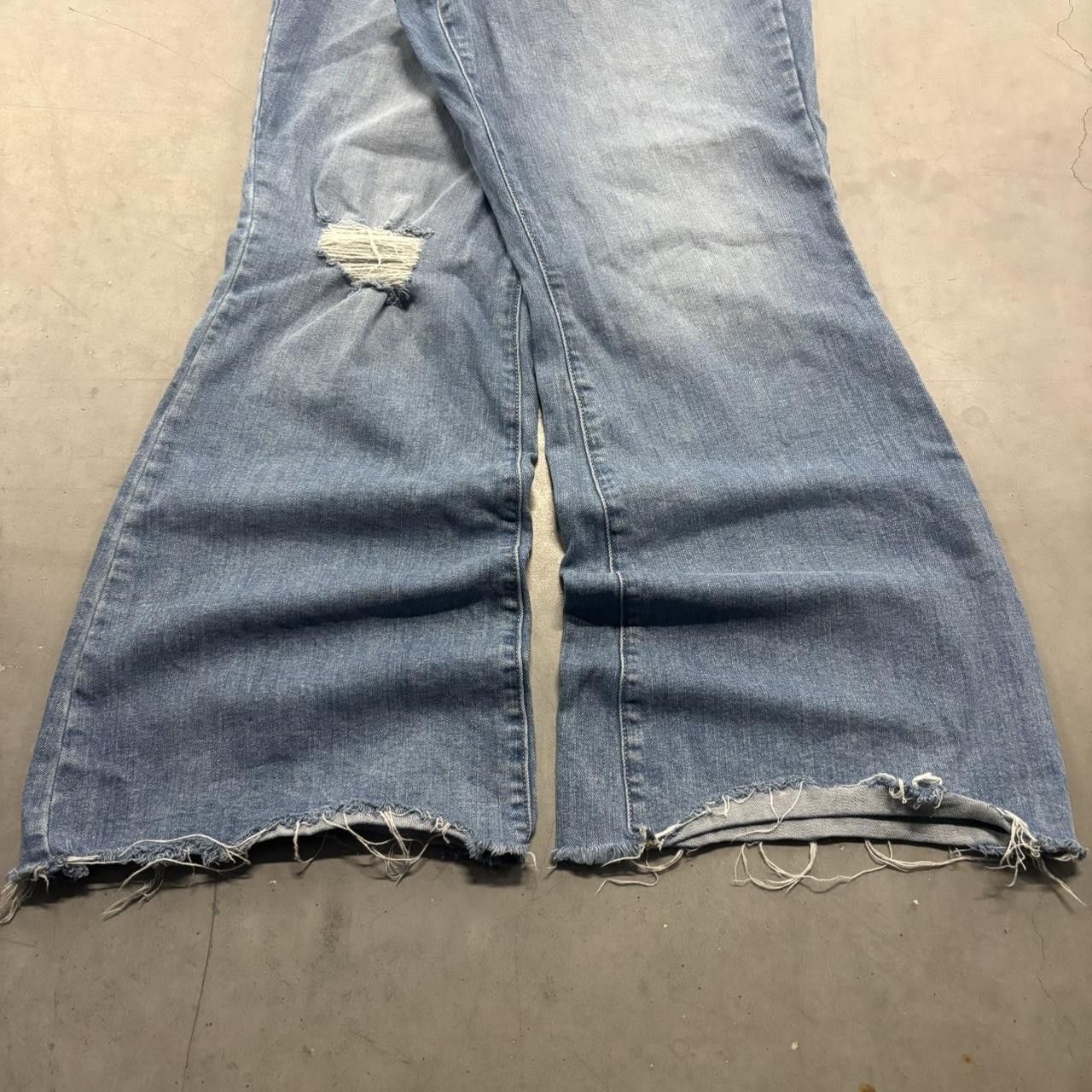 Vintage Crazy Vintage Y2K/2000s Baggy High Rise Flare Ripped Medium Blue Wash Denim Jeans! Size US 38 / EU 54 - 3 Thumbnail
