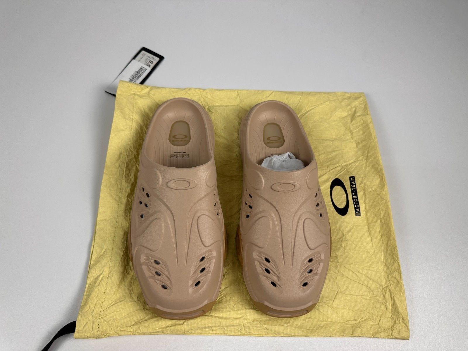 Oakley Oakley Factory Team x Brain Dead Paguro slide Beige US9.5 Size US 9.5 / EU 42-43 - 3 Thumbnail