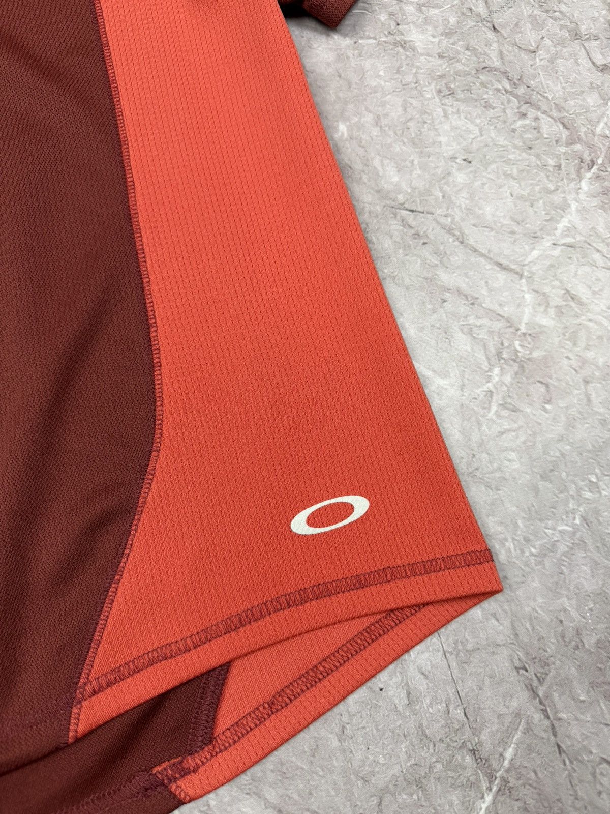 Oakley Vintage Oakley Jersey Tshirt Y2K Tee Size US L / EU 52-54 / 3 - 3 Thumbnail