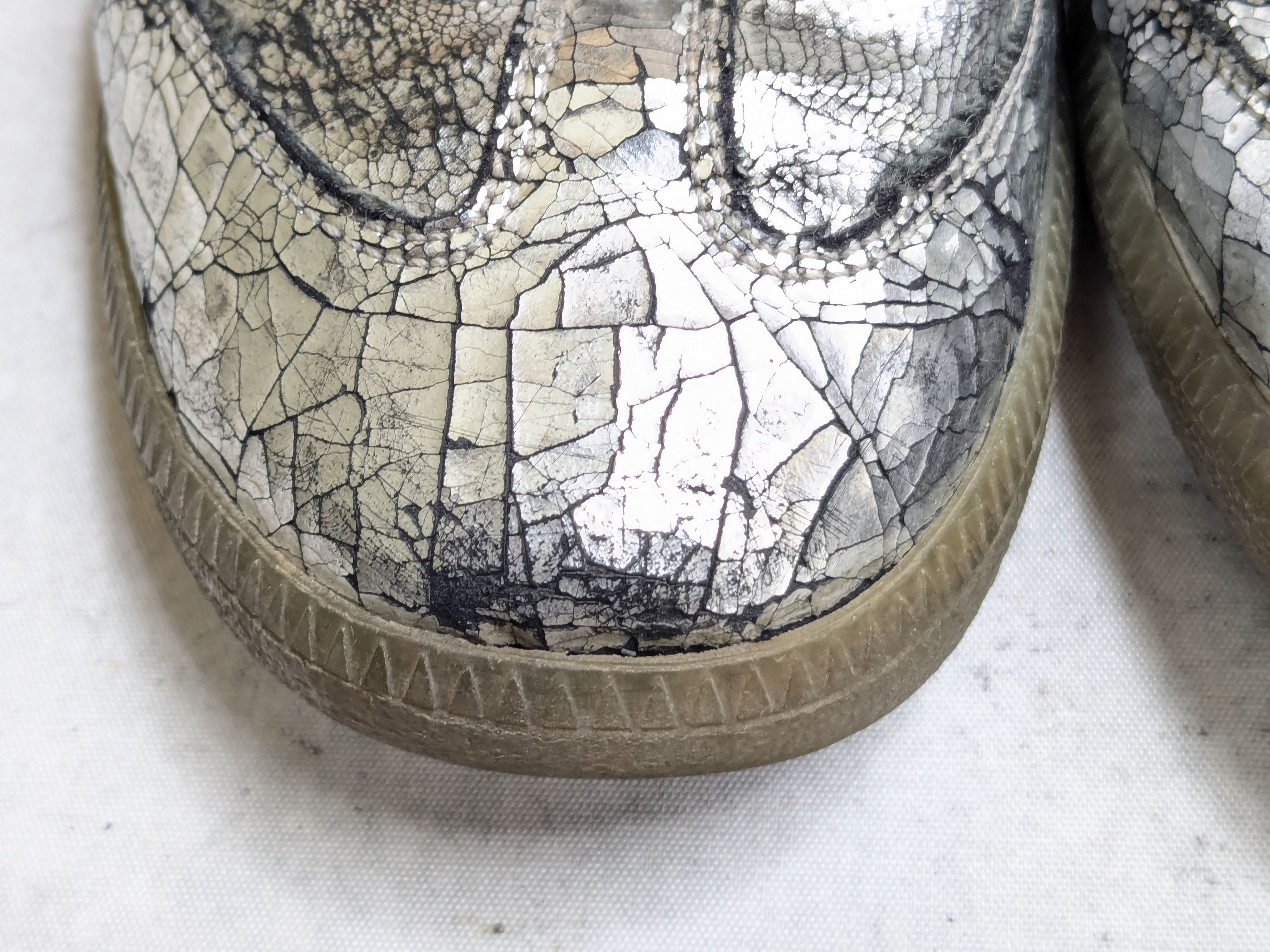 Maison Margiela Maison Margiela Replica GAT Silver 9 42 Low Tops Size US 9 / EU 42 - 2 Thumbnail