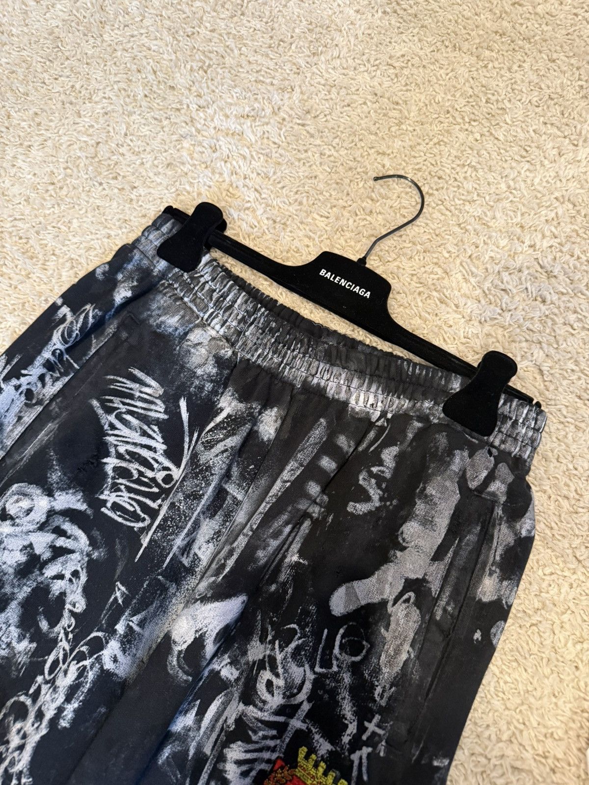 Balenciaga Balenciaga VIC Skater Graffiti Sweatpants Size US 30 / EU 46 - 4 Thumbnail