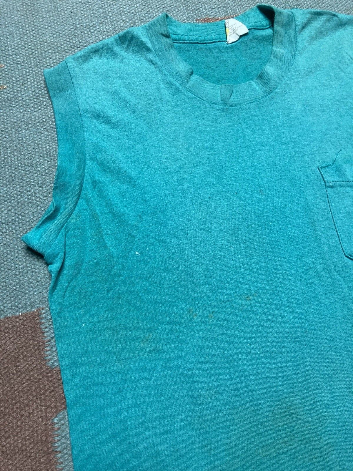 Vintage Vtg 80s sleeveless pocket t shirt blank muscle soft medium Size US M / EU 48-50 / 2 - 4 Thumbnail