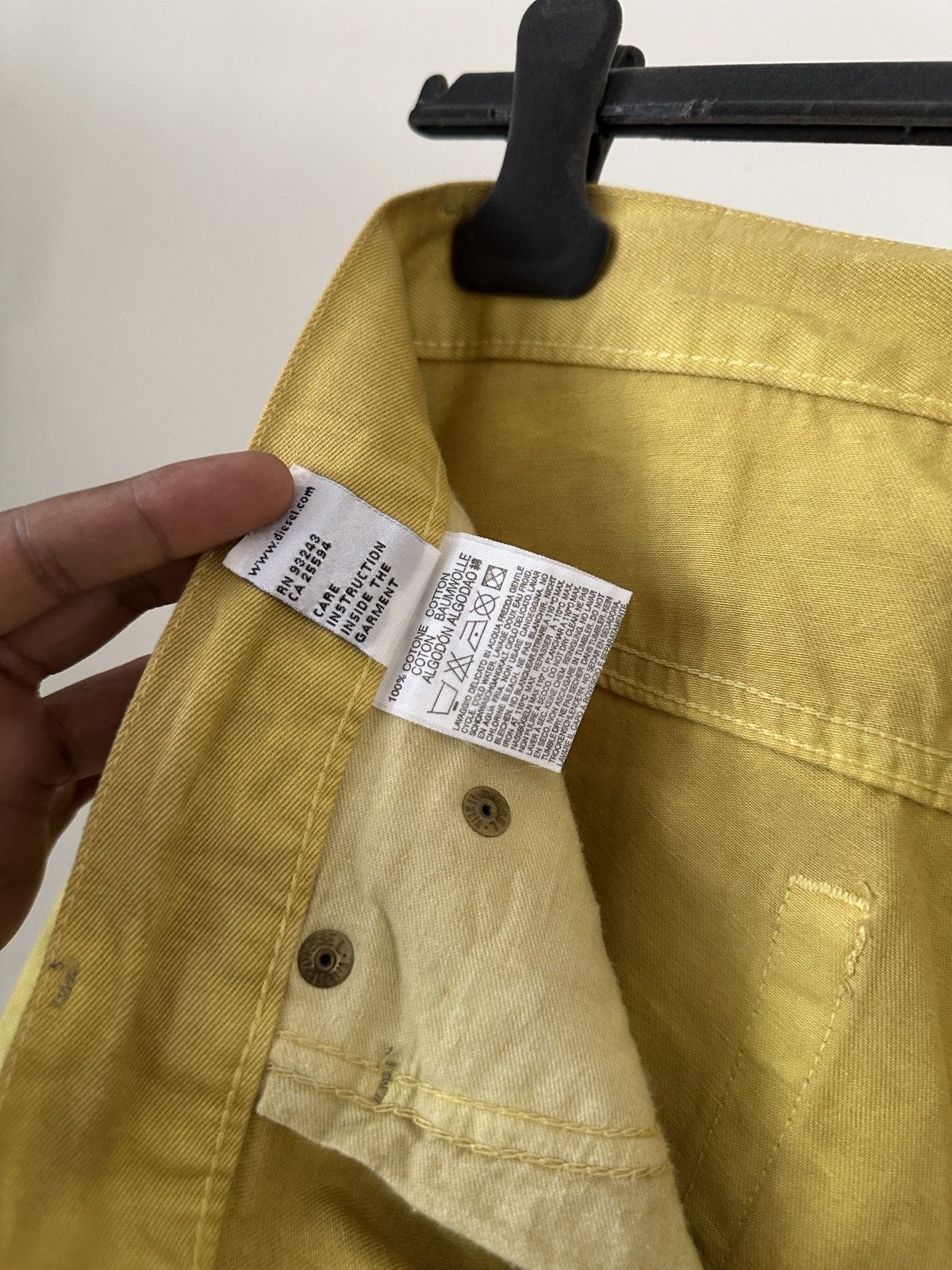 Diesel 2000s Diesel Dirty Stain Yellow flare Jeans Size US 32 / EU 48 - 12 Thumbnail