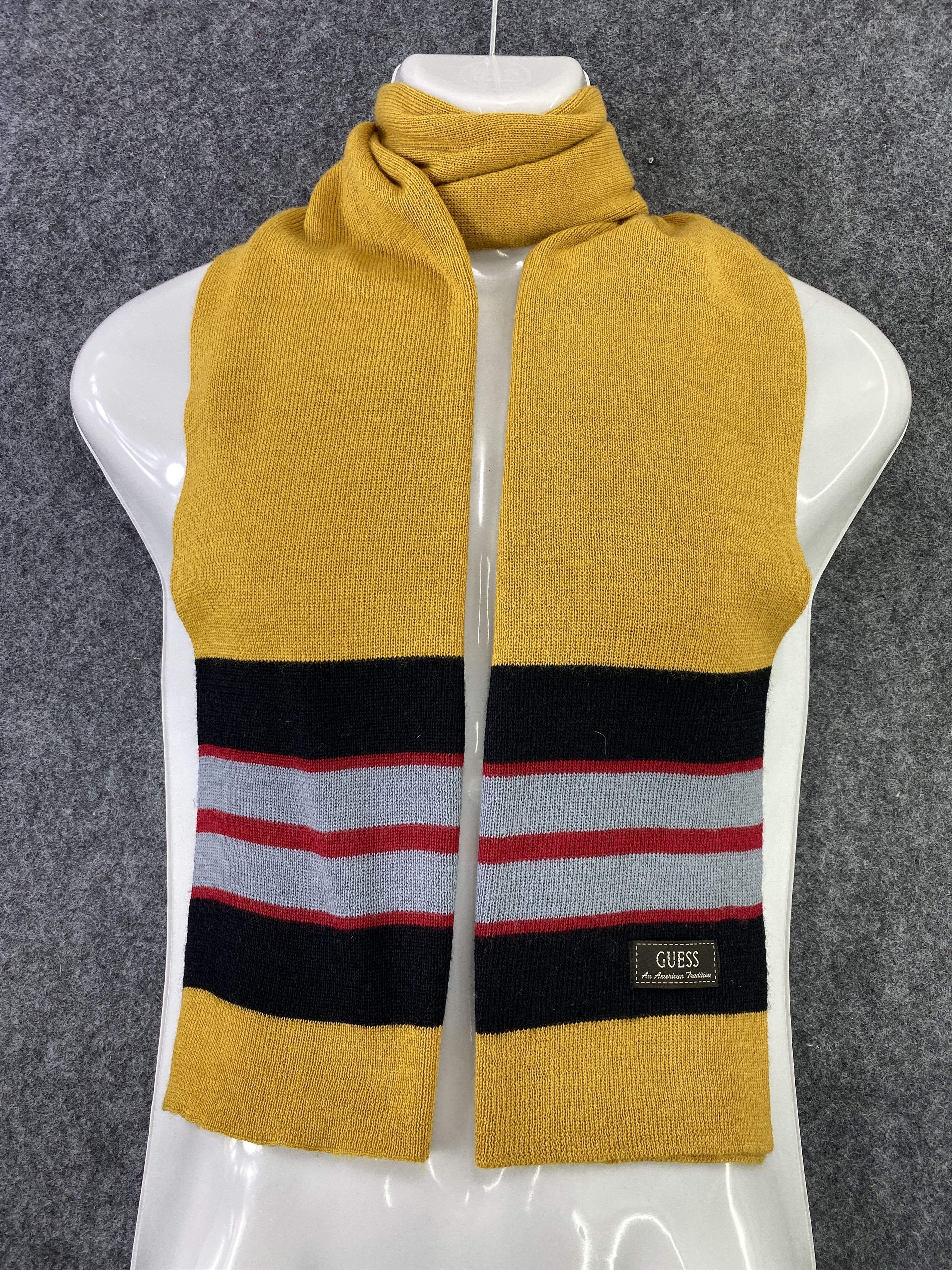 GUESS Scarf / Muffler / Neckwear -T398