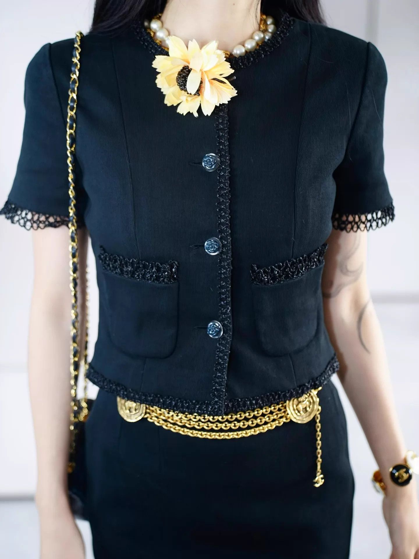 Chanel Chanel 1992ss Black Camellia Button Short Cardi & Skirt Set Size M / US 6-8 / IT 42-44 - 9 Thumbnail