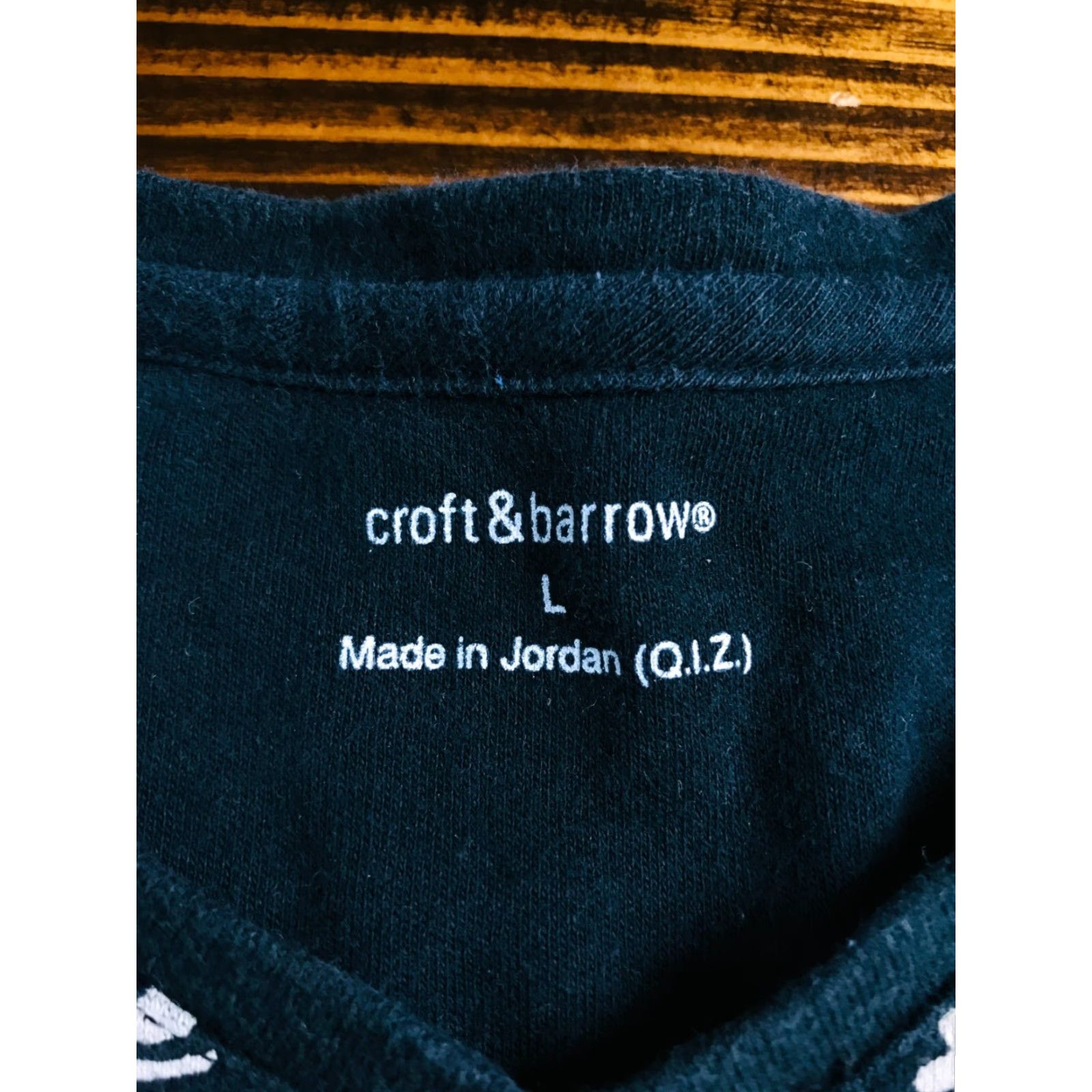 Croft & Barrow Croft & Barrow Shirt Women's Size Large Black Cream Floral V-neck Size L / US 10 / IT 46 - 6 Thumbnail