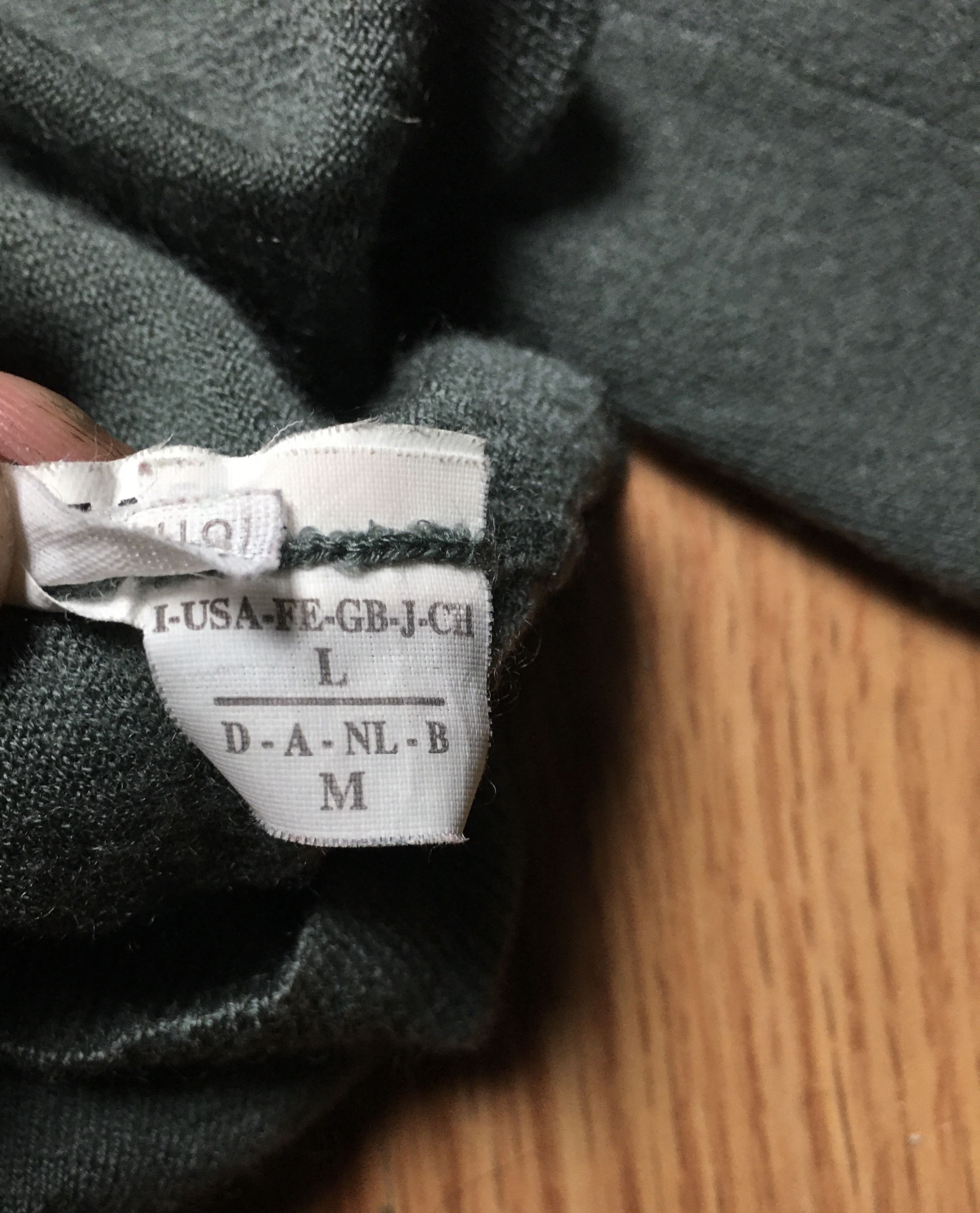 Brunello Cucinelli Brunello Cucinelli Cashmere V-Neck Sweater EU M/ US L Size L / US 10 / IT 46 - 12 Thumbnail