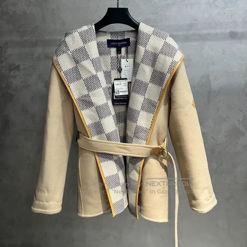 Louis Vuitton Louis Vuitton Beige Solid Tunic Hooded Long Sleeve Coat Size M / US 6-8 / IT 42-44 - 1 Thumbnail