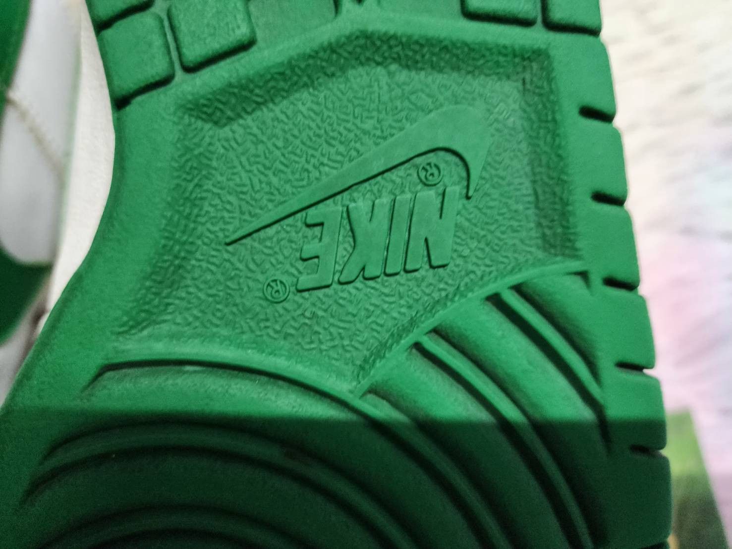 Nike Nike Sb Dunk Low Classic White Green Size US 10.5 / EU 43-44 - 11 Thumbnail
