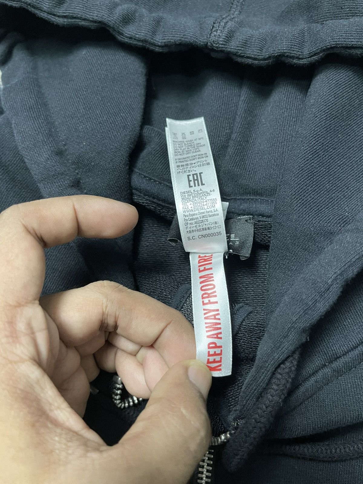Diesel 00s DIESEL “ONLY THE BRAVE” SPELLOUT SLEEVE ZIP UP HOODIE Size US M / EU 48-50 / 2 - 12 Thumbnail