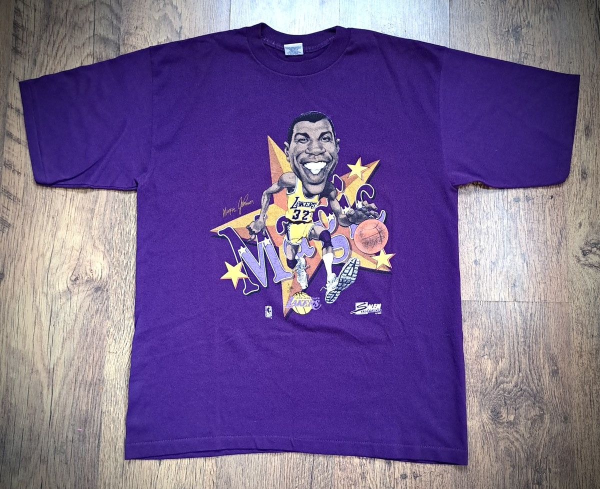 NBA LAKERS x MAGIC JOHNSON x Vintage T-Shirt 1990 Size US XL / EU 56 / 4 - 1 Thumbnail