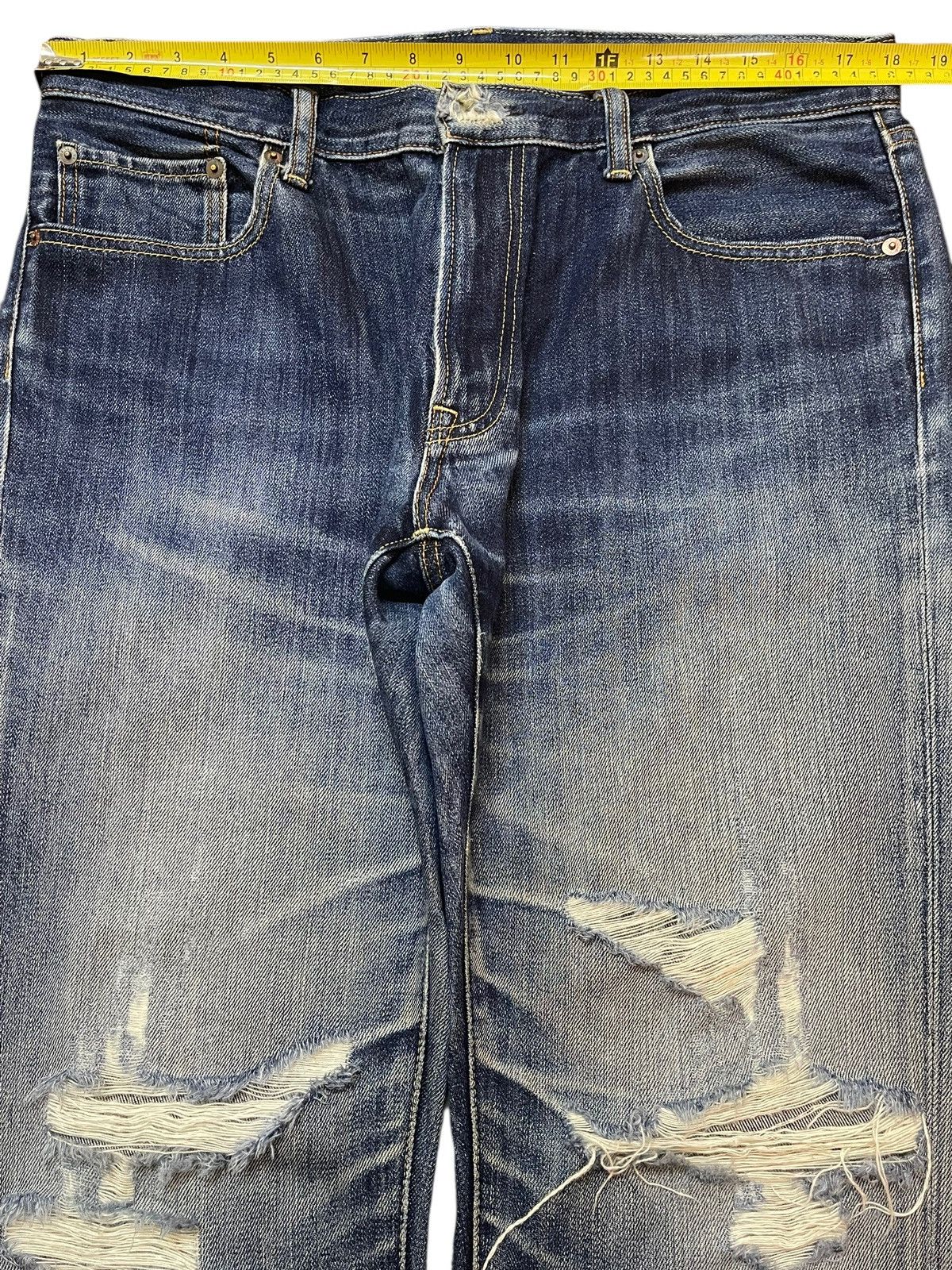Uniqlo Vintage Japanese Uniqlo Blue Faded Wash Distressed Jeans Size US 36 / EU 52 - 11 Thumbnail