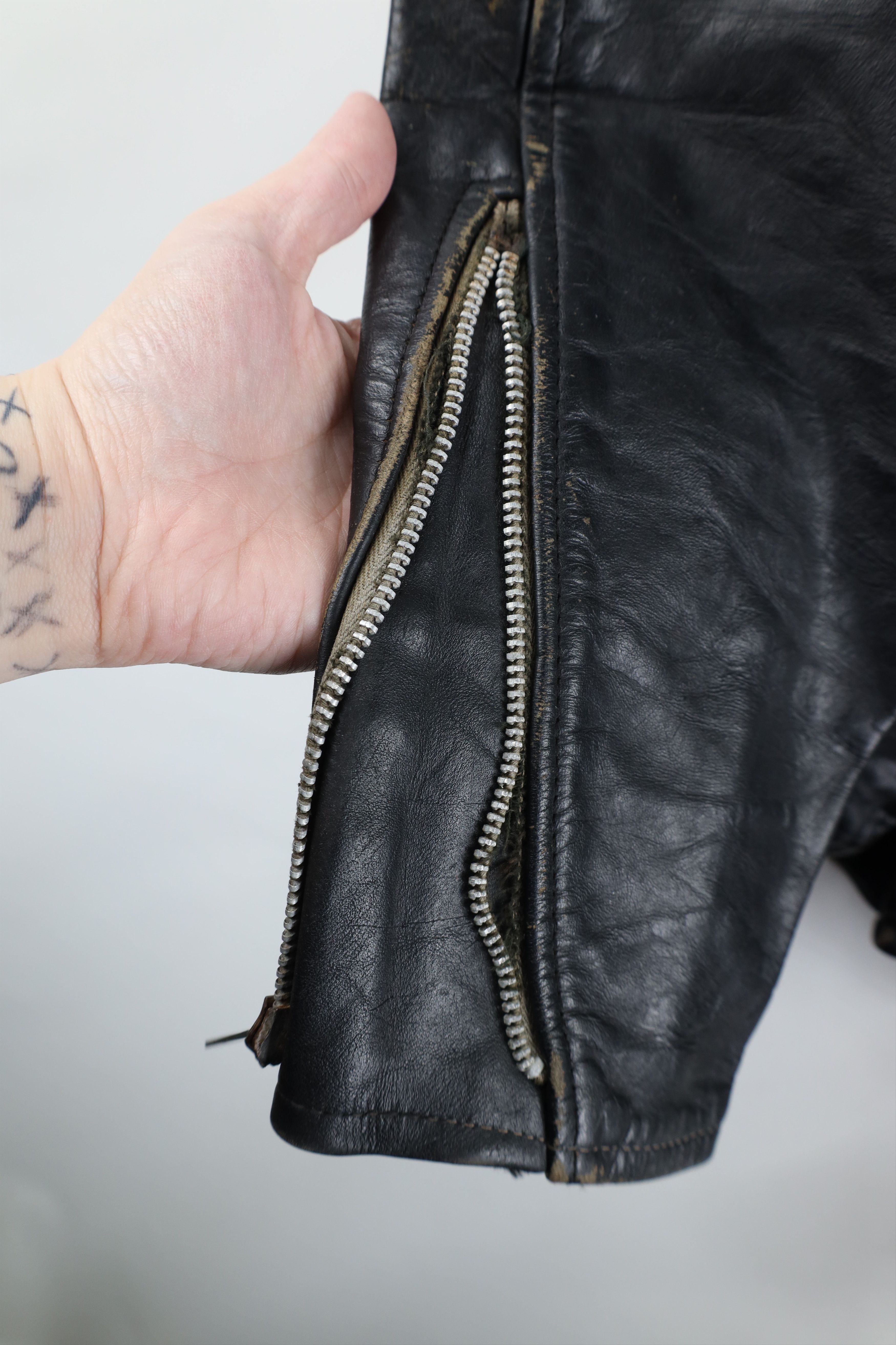 Vintage Vintage 70s Cafe Racer Motorcycle Bomber Jacket Black USA Size US L / EU 52-54 / 3 - 6 Thumbnail