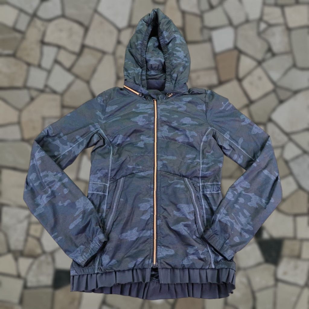 Lululemon Lululemon Jacket 4 Womens Blue Camo Spring Windbreaker Puffer Coat Size S / US 4 / IT 40 - 1 Thumbnail