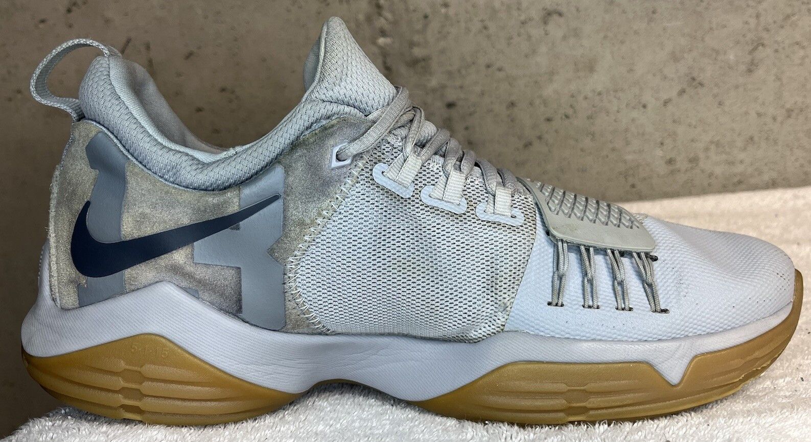 Nike NIKE PG 1 SUPERSTITION PAUL GEORGE BASKETBALL SHOES SIZE 11 Size US 11 / EU 44 - 6 Thumbnail