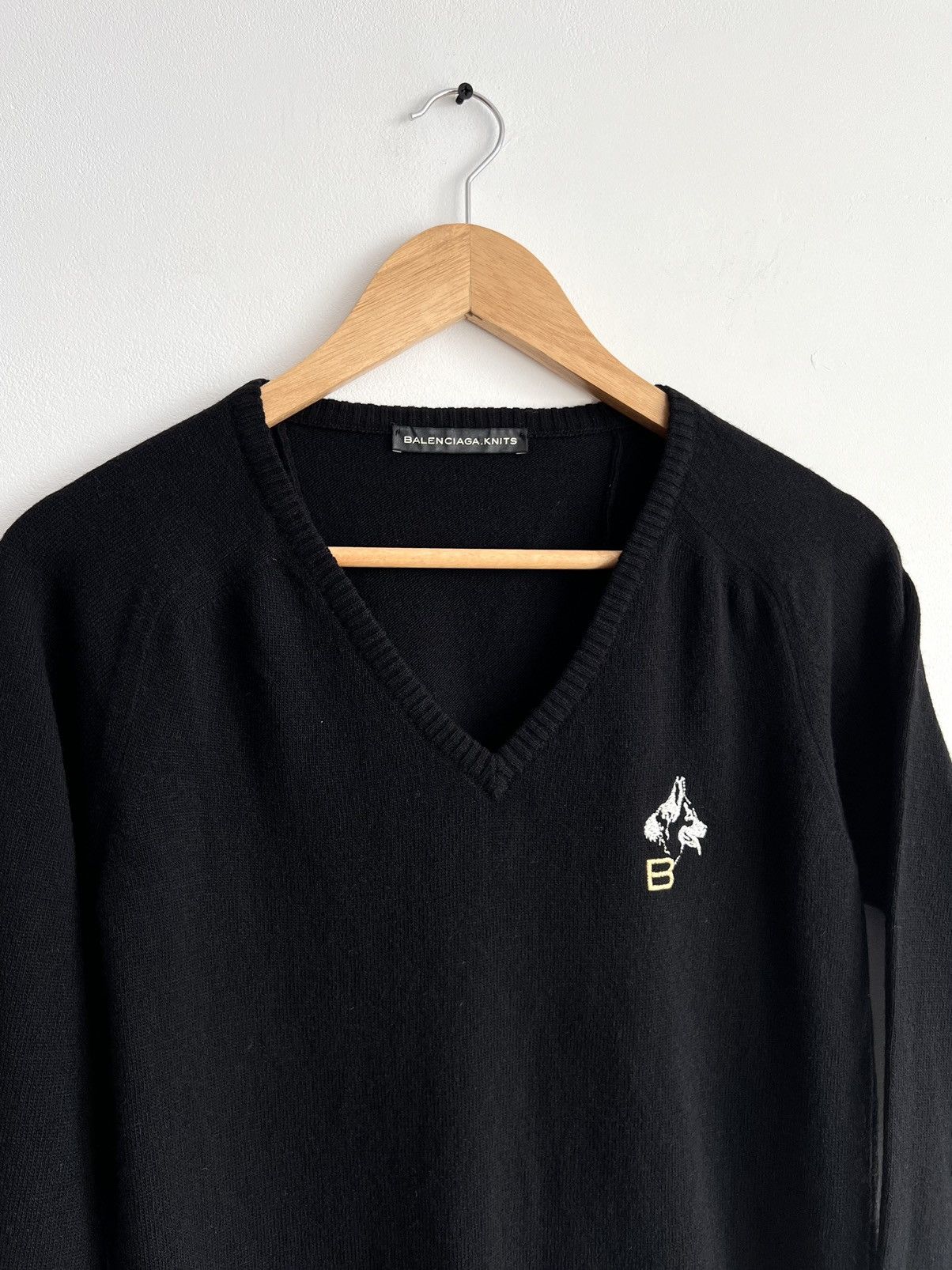 Balenciaga Balenciaga Paris F/W08 German Shepherd Embroidered V Sweater Size M / US 6-8 / IT 42-44 - 2 Thumbnail