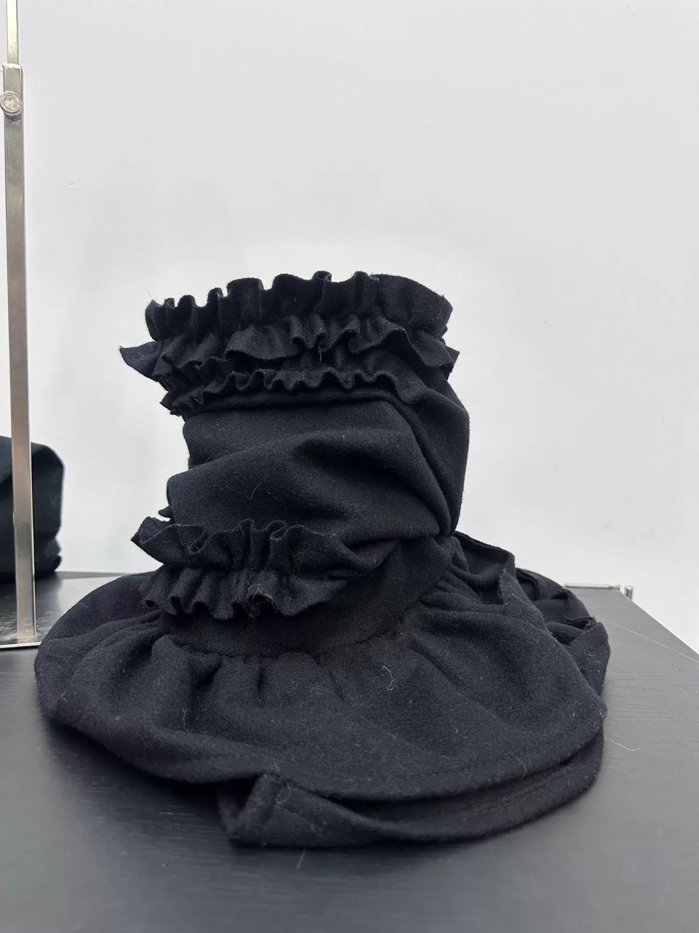 Comme des Garcons Comme des Garcons 2008 Twisted Ruffle Witch Hat Size ONE SIZE - 1 Thumbnail