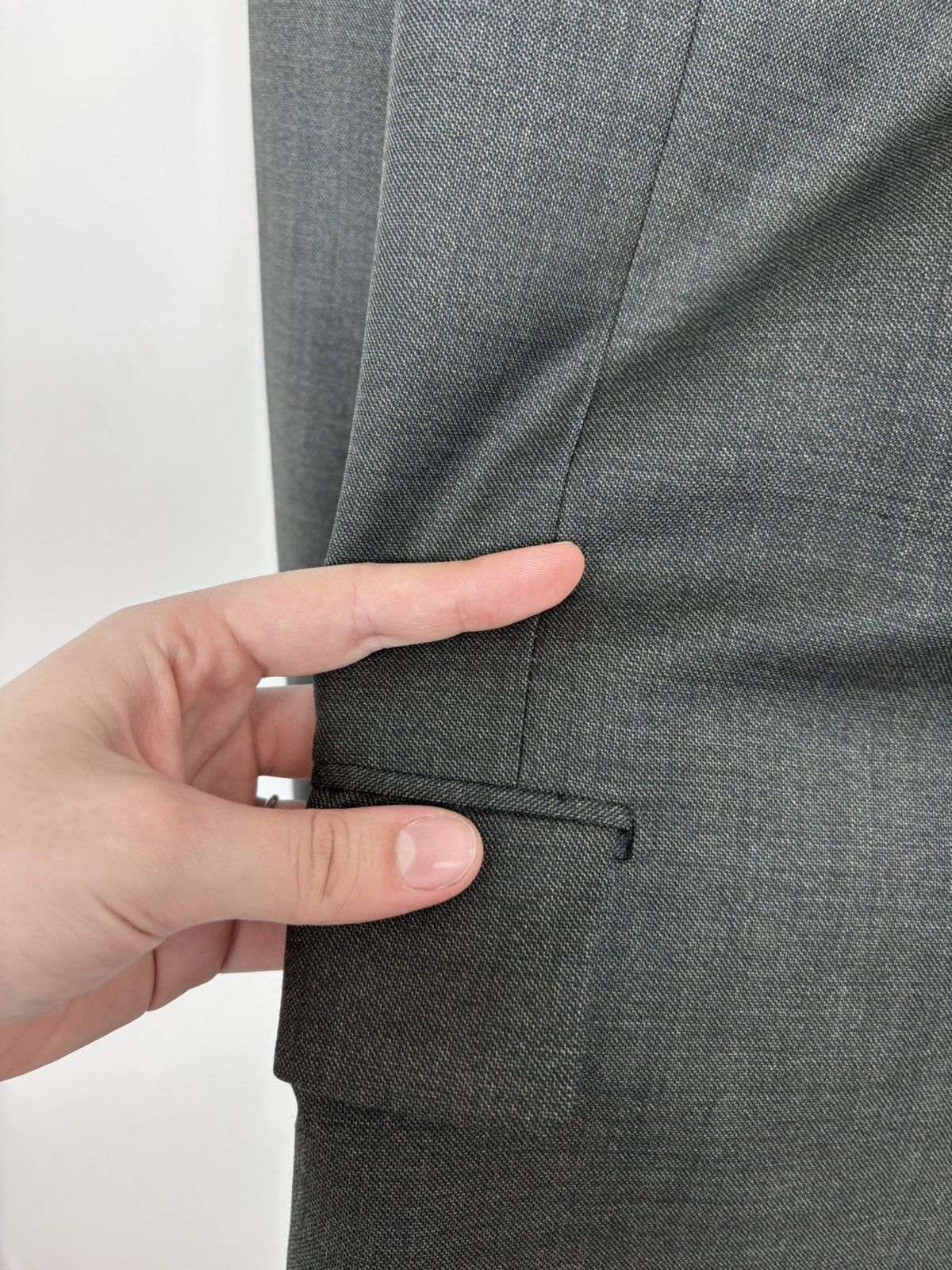Corneliani Corneliani Men’s 2-Piece Grey Super 120s Wool Suit Size 42R - 13 Thumbnail
