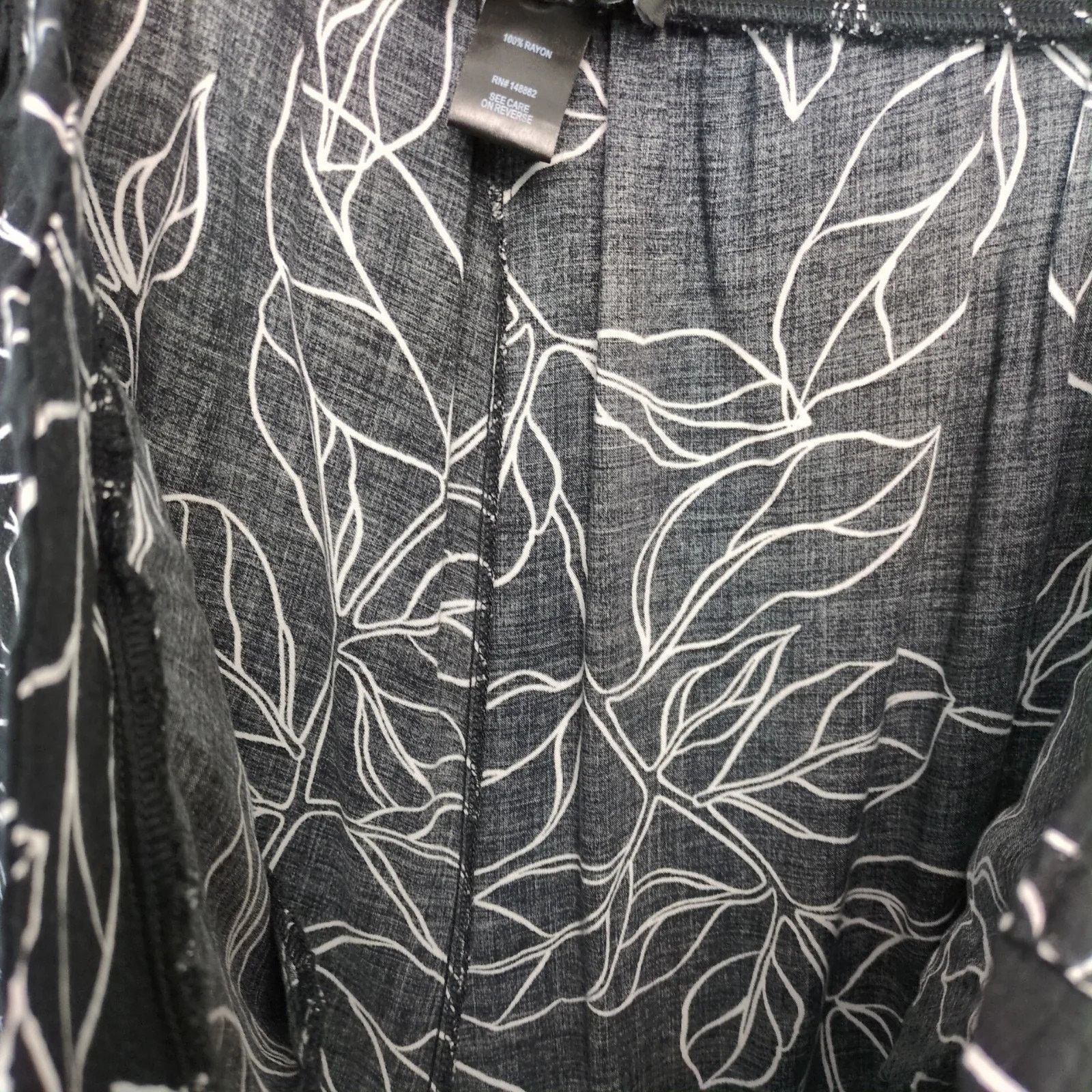 Other Torrid Black Tropical Print Wide Leg Pants Womens Plus Sz 3X Size 42" / US 20 - 10 Thumbnail