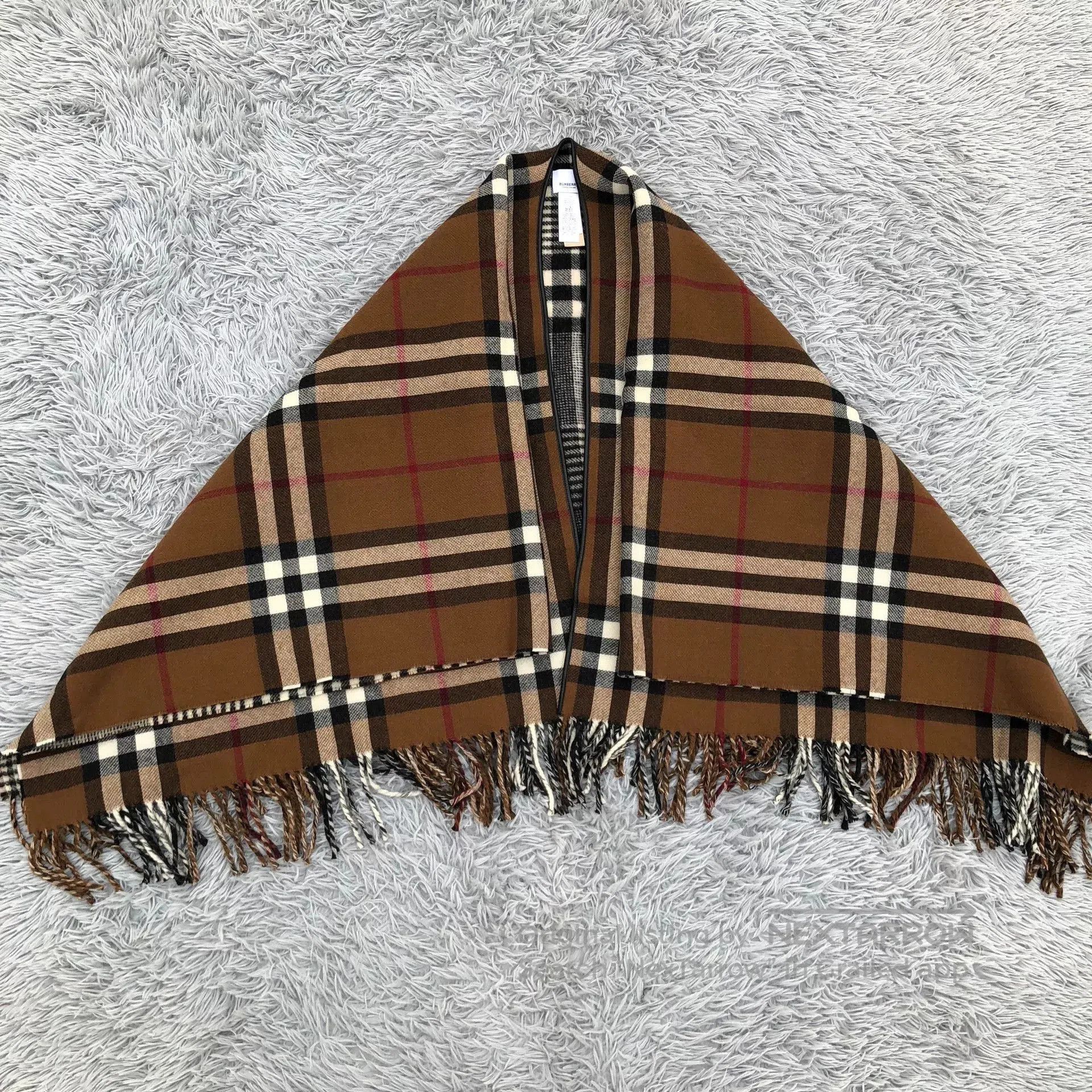 Burberry Burberry Plaid Wool Wrap Cape Scarf. Size ONE SIZE - 2 Thumbnail