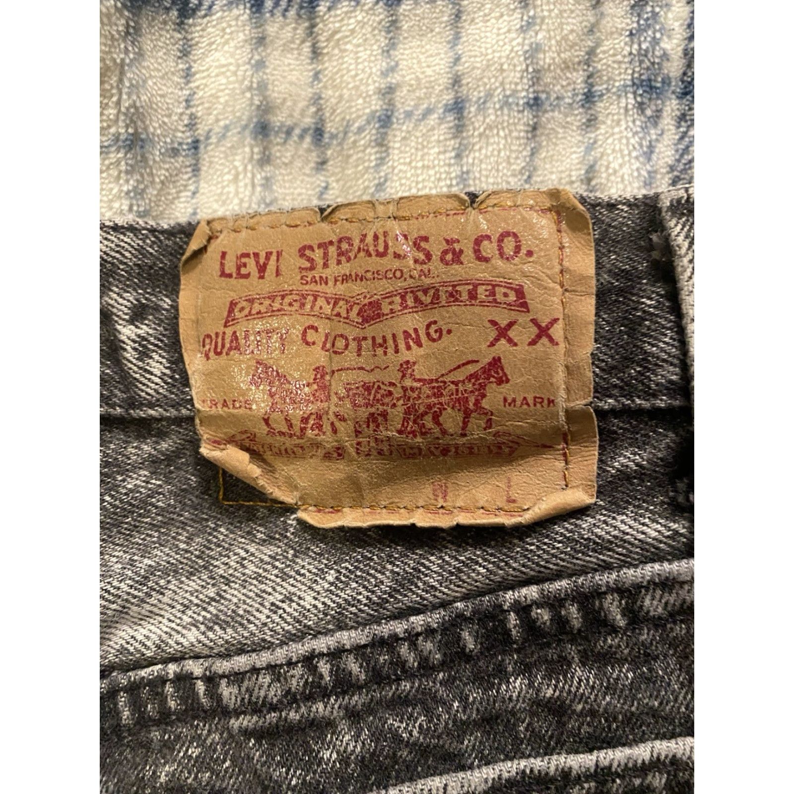 Levi's VINTAGE Levi’s 501 Button Fly Acid Washed BLACK Jeans 28x30 USA 80s 90s Grunge Men Straight Denim Jeans Size US 28 / EU 44 - 3 Thumbnail