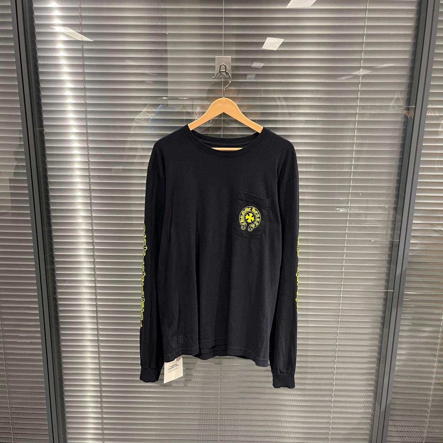 Chrome Hearts Chrome Hearts Black LS Back Yellow Sanskrit Arm L Size US L / EU 52-54 / 3 - 2 Thumbnail