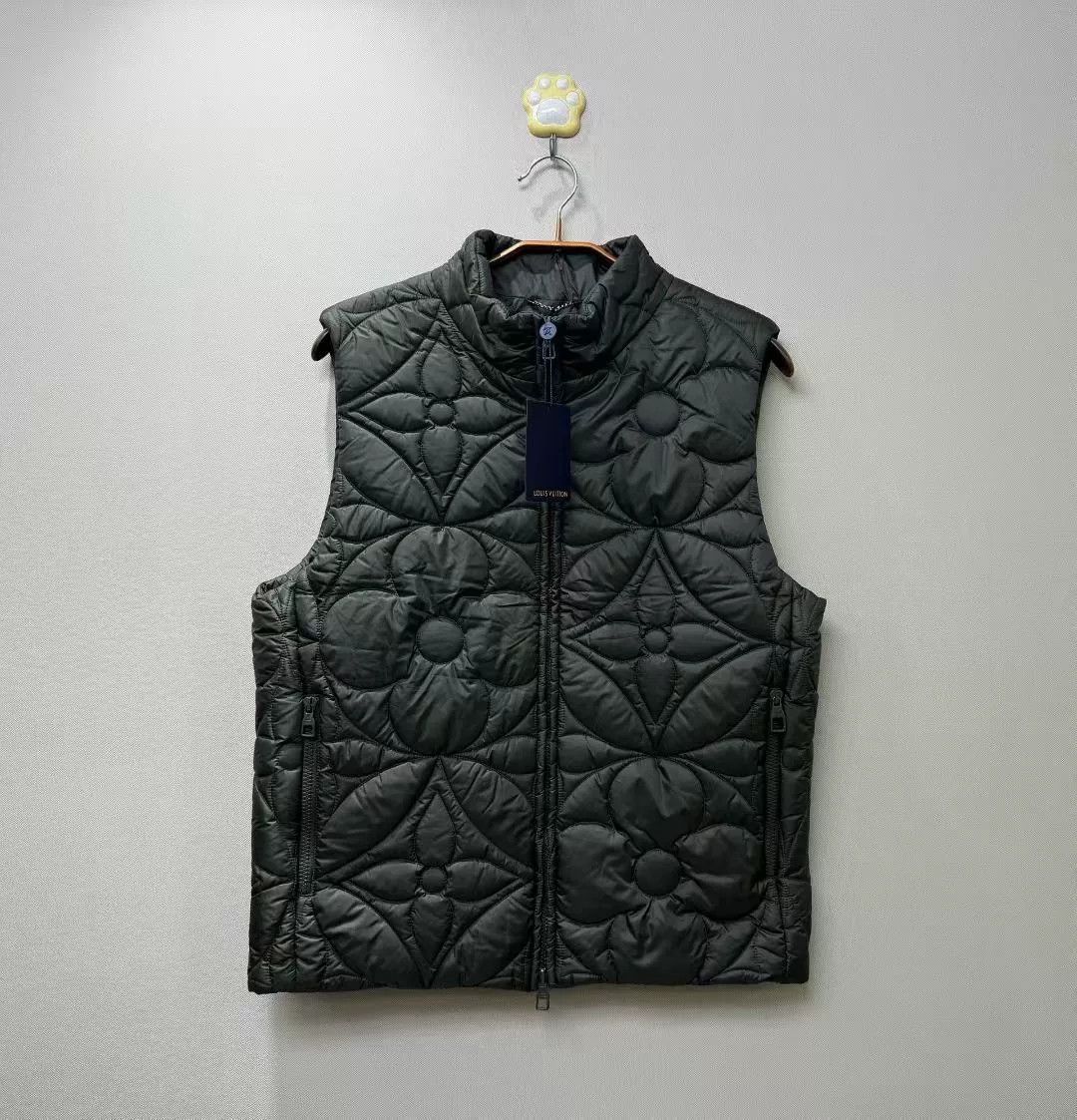 Louis Vuitton Louis Vuitton Logo Floral Puffer Vest Size US M / EU 48-50 / 2 - 1 Thumbnail