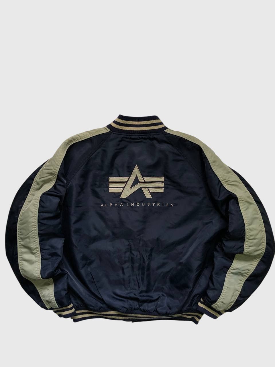 ALPHA INDUSTRIES x BOMBER x VINTAGE