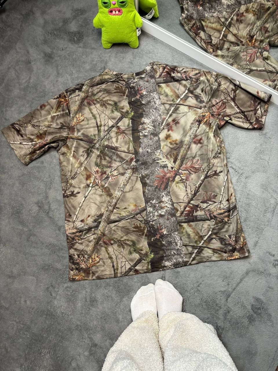 Japanese Brand Crazy Vintage Carhartt Style Realtree Camo T-Shirt Size US XL / EU 56 / 4 - 6 Thumbnail