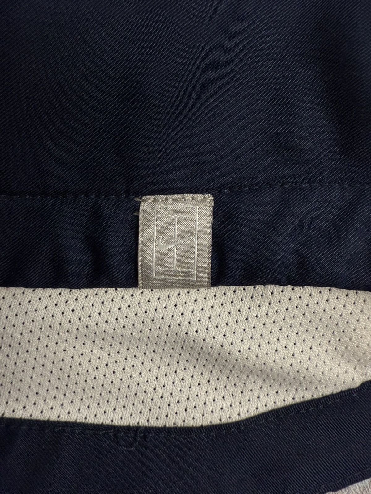 Nike Vintage Nike Court Dri-Fit Nylon Jacket Size M Size US M / EU 48-50 / 2 - 5 Thumbnail