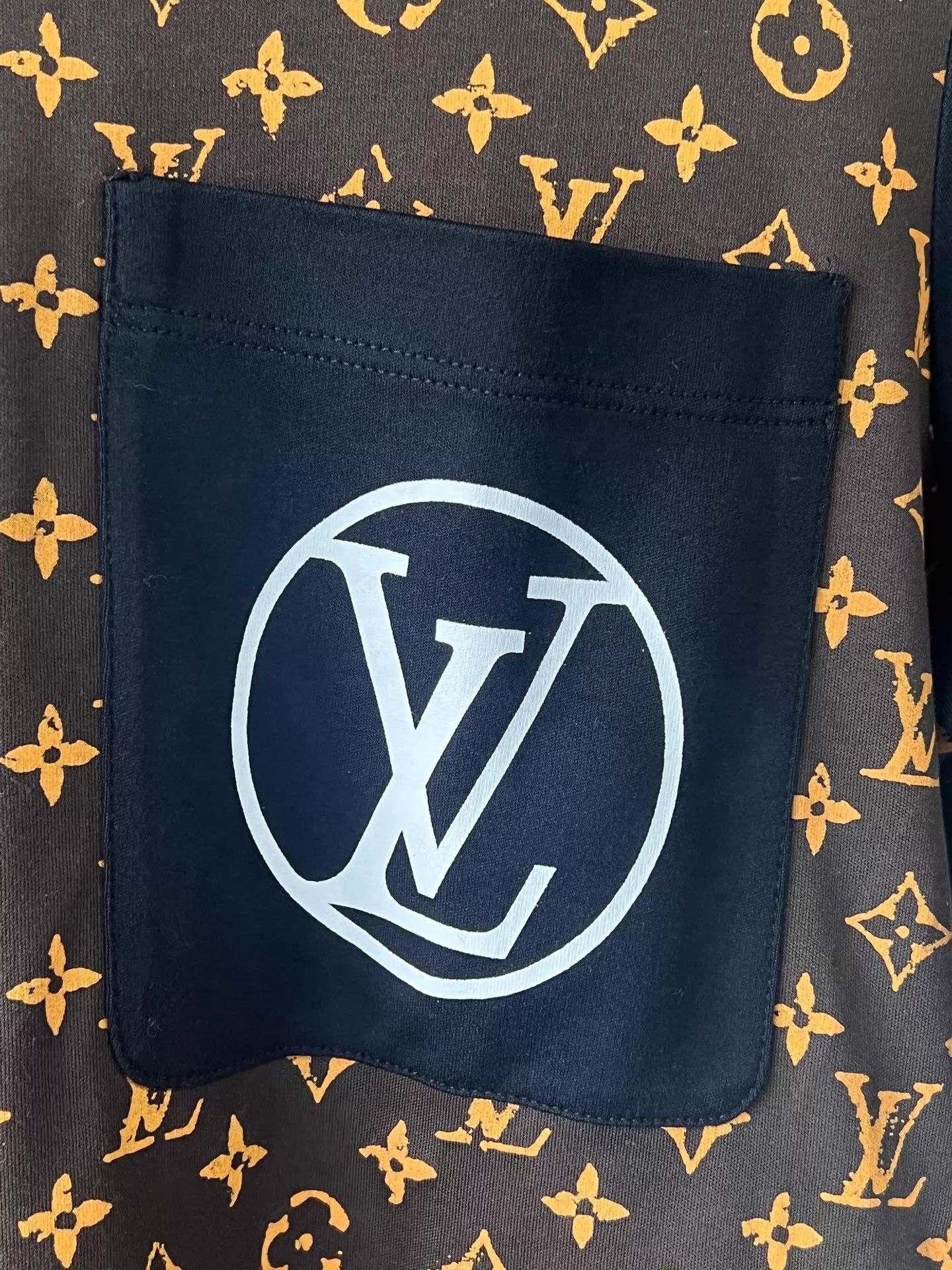 Louis Vuitton Louis Vuitton Men's Black Monogram Panel SS Tee M Size US M / EU 48-50 / 2 - 5 Thumbnail