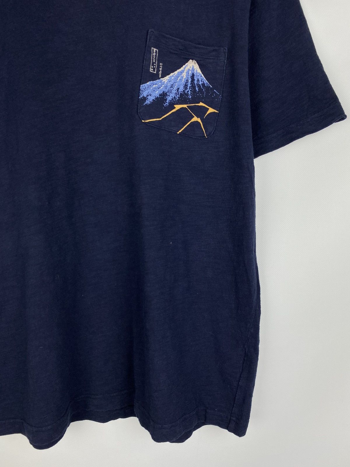 Uniqlo Uniqlo Hokusai Blue Japanese Art men’s t shirt size L Size US L / EU 52-54 / 3 - 6 Thumbnail