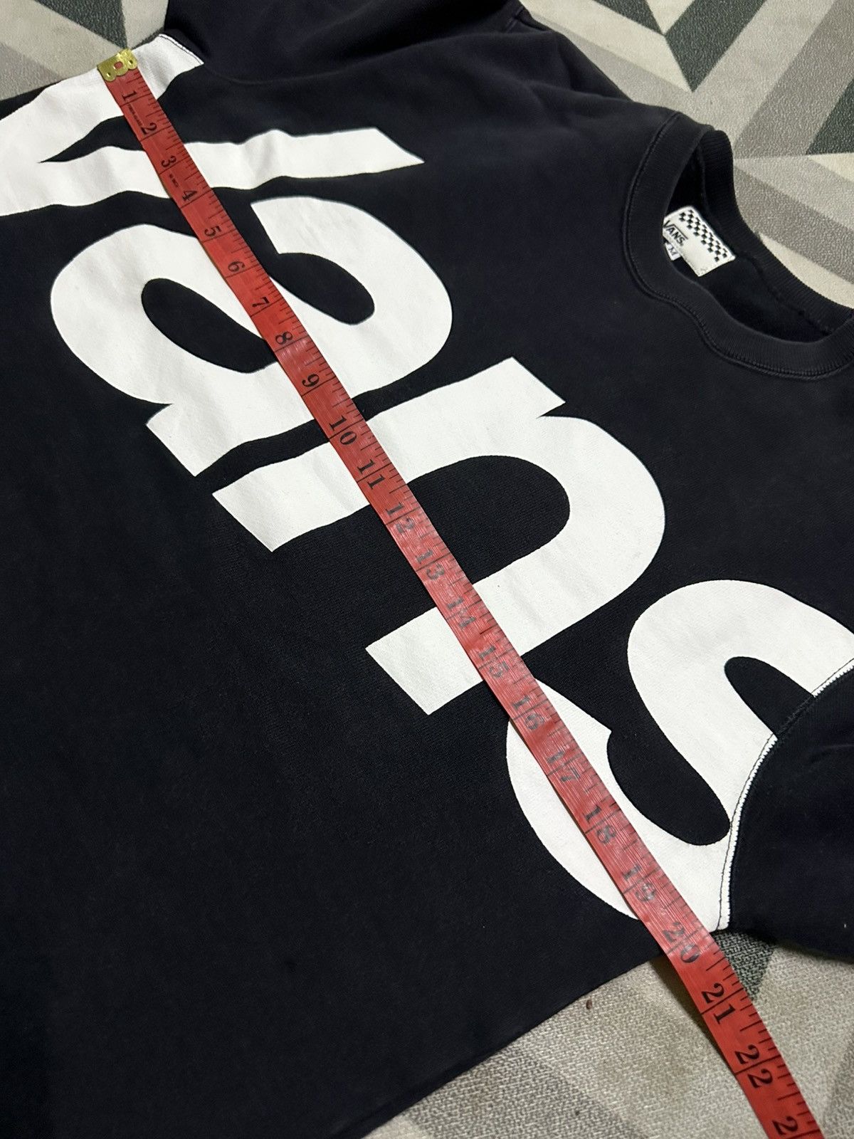 Vans Vans Classic Crew II pullover sweatshirt with a white logo Size US M / EU 48-50 / 2 - 6 Thumbnail