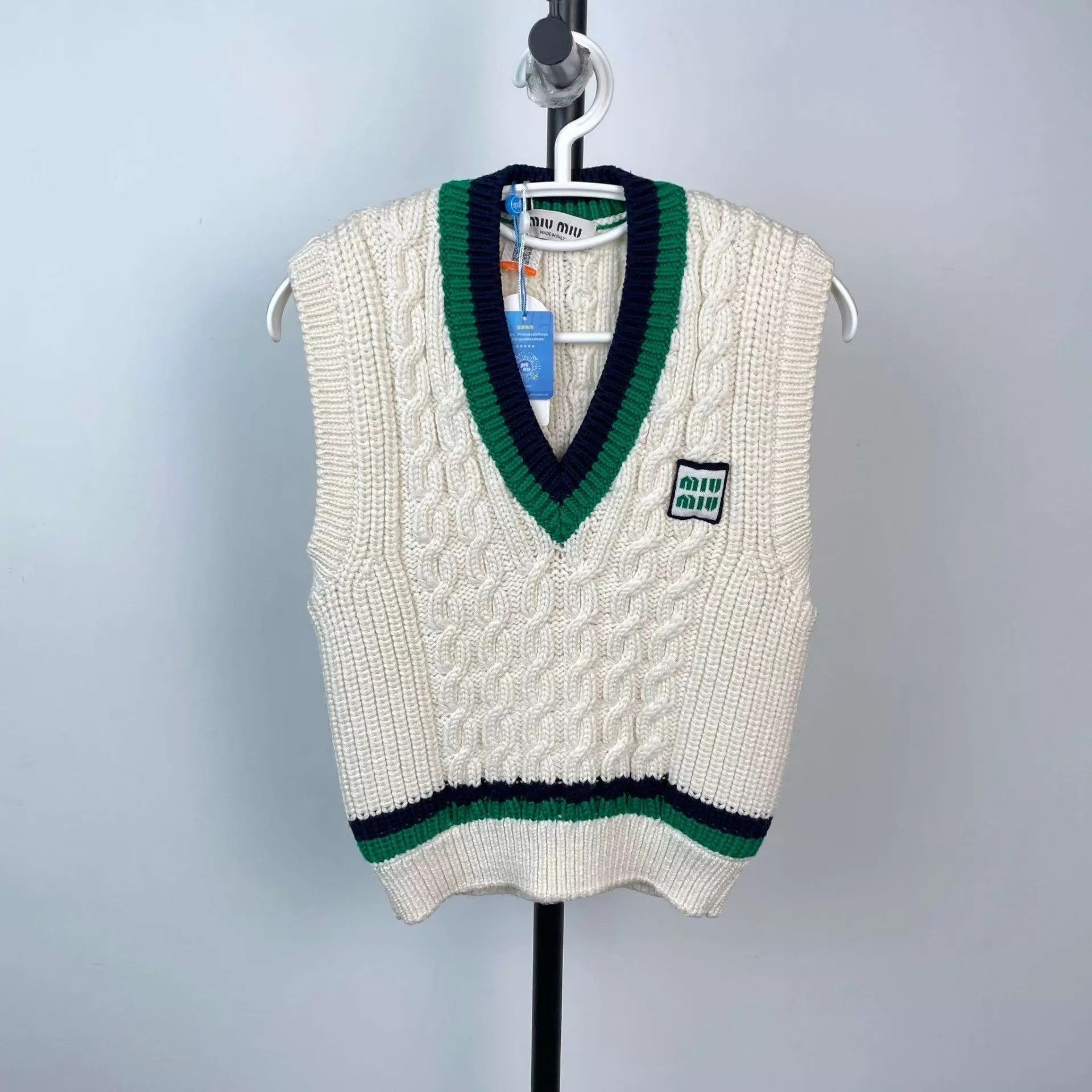 Miu Miu MIU MIU 96 New Sleeveless White Sweater 40 22 Size S / US 4 / IT 40 - 1 Thumbnail
