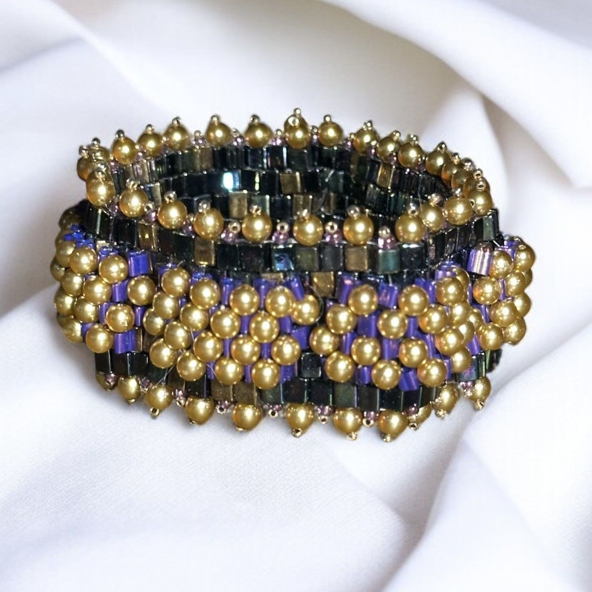Other Wide woven peacock and gold beads snap bracelet Size ONE SIZE - 1 Thumbnail