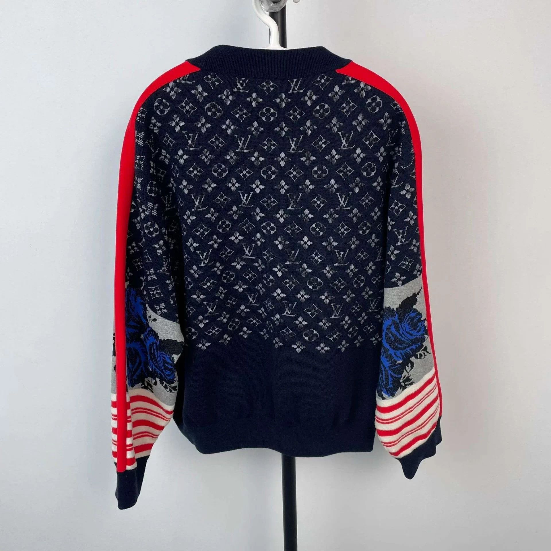 Louis Vuitton LV Monogram blue L sweater Size US L / EU 52-54 / 3 - 2 Thumbnail