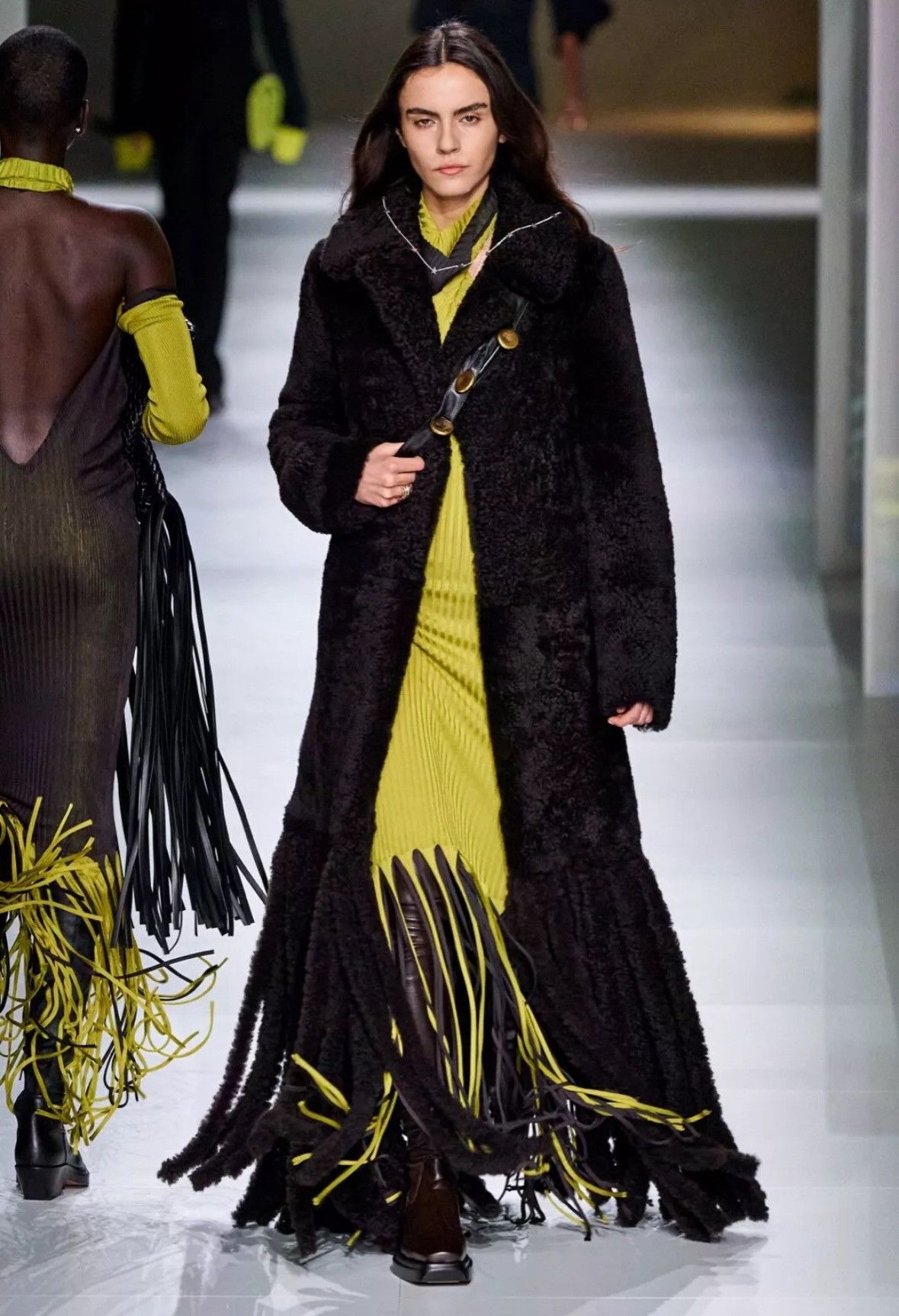Bottega Veneta Bottega Veneta FW20 Teddy Shearling Fringe Coat Size XS / US 0-2 / IT 36-38 - 2 Thumbnail