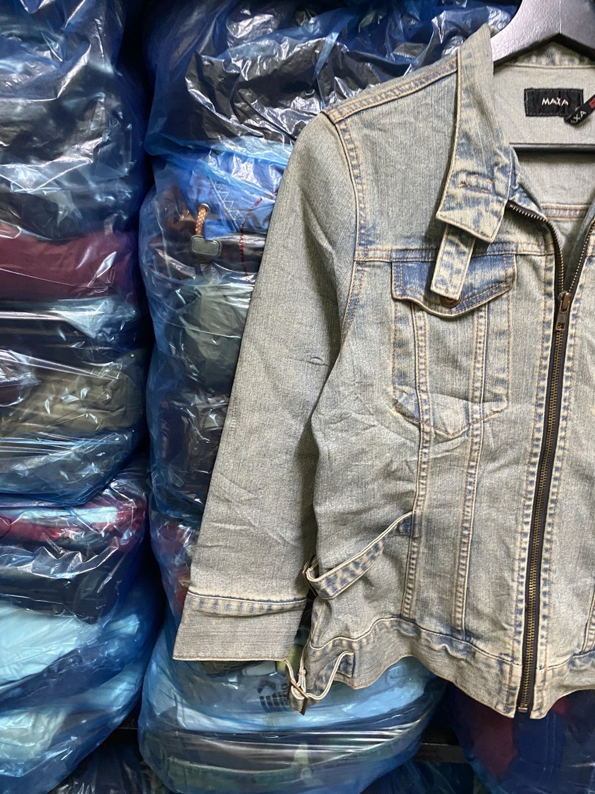Vintage Vintage Y2K MAXA Light Wash Denim Jacket Adjustable Buckles Size M / US 6-8 / IT 42-44 - 7 Thumbnail