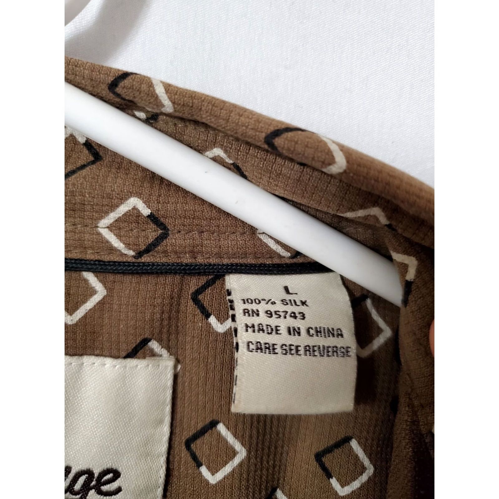 Vintage VINTAGE Silk Brand Shirt Men L Polo Brown Square Design 100% Silk Button-Front Short Sleeve Geometric Shapes Casual Travel Summer Spring Mens Size US L / EU 52-54 / 3 - 4 Thumbnail