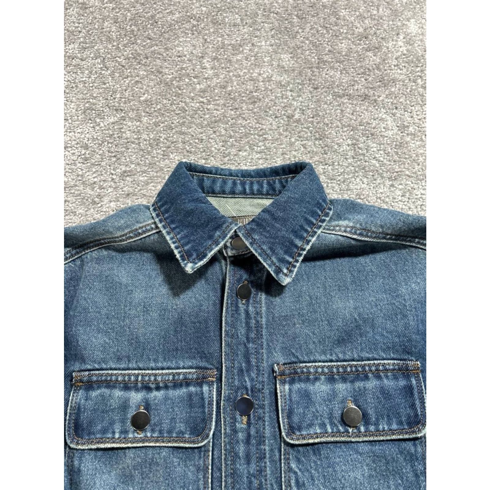Vintage KUT from the Kloth Cropped Trucker Jacket Womens XS Blue Denim Cotton Raw Hem Jacket Women's XS Blue Denim Cotton Size XS / US 0-2 / IT 36-38 - 3 Thumbnail