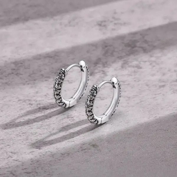 Designer × Jewelry Round Huggie Hoop Vintage Earrings Size ONE SIZE - 1 Thumbnail
