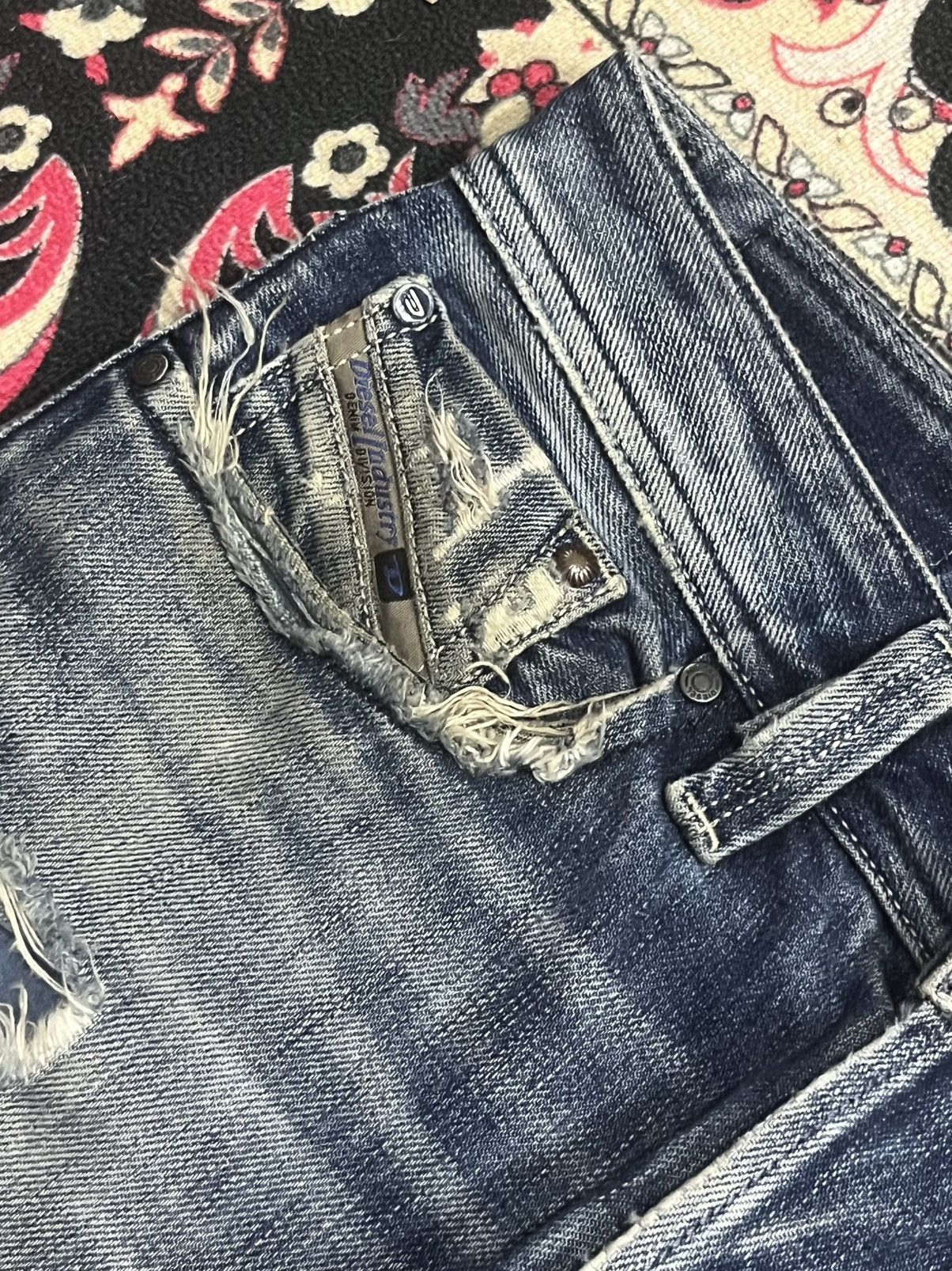 Diesel ⚡️Ripped⚡️Vintage Diesel Blue Eyecons 2010/2 Edition Blue Jean Size US 28 / EU 44 - 6 Thumbnail