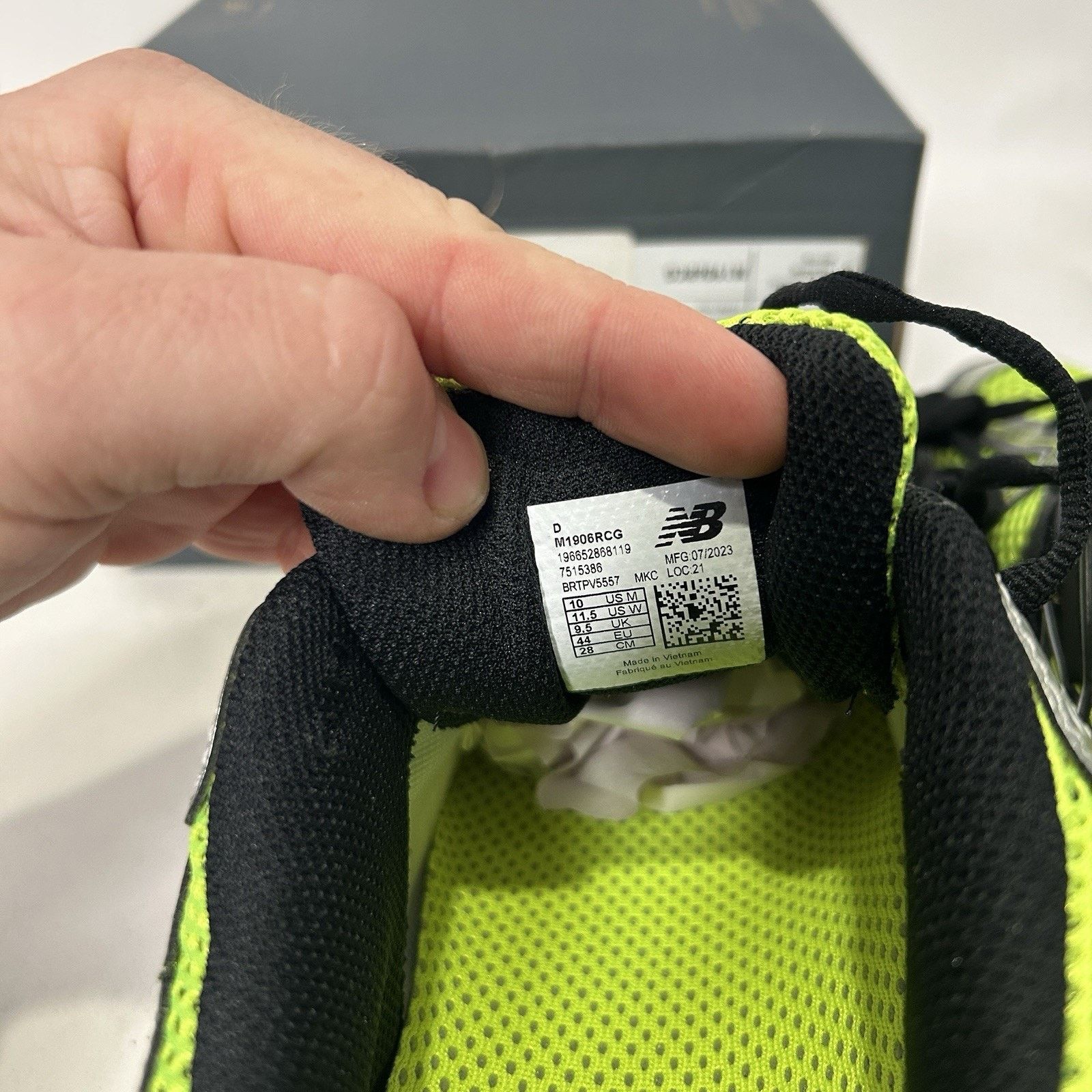 New Balance New Balance 1906R “Volt Black Silver” M1906RCG Size US 10 / EU 43 - 6 Thumbnail