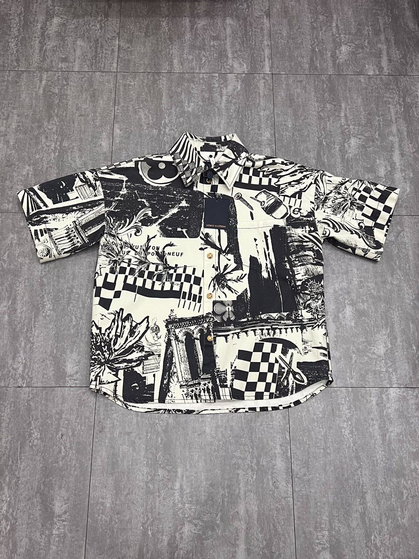 Louis Vuitton Louis Vuitton Printed Black T-Shirt m Men Size US M / EU 48-50 / 2 - 1 Thumbnail