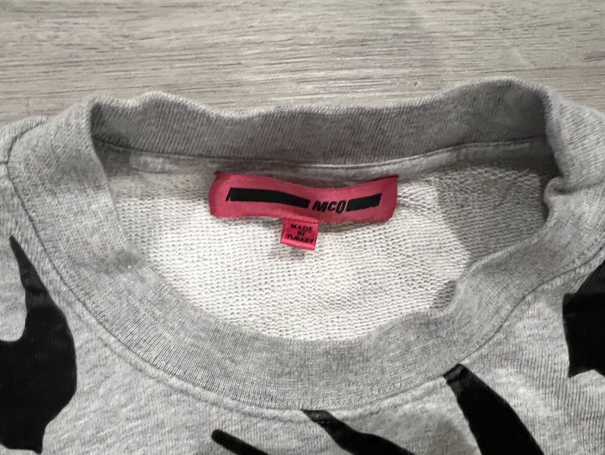 Alexander McQueen McQ by Alexander McQueen Swallow Print Sweatshirt – Size L Size US L / EU 52-54 / 3 - 2 Thumbnail