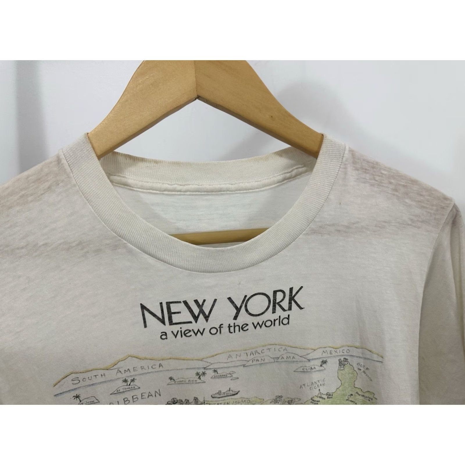 Vintage VINTAGE Art T-Shirt M White The New Yorker 80s New York View Of The World Paper Thin Burnout Worn Mens Size US M / EU 48-50 / 2 - 4 Thumbnail