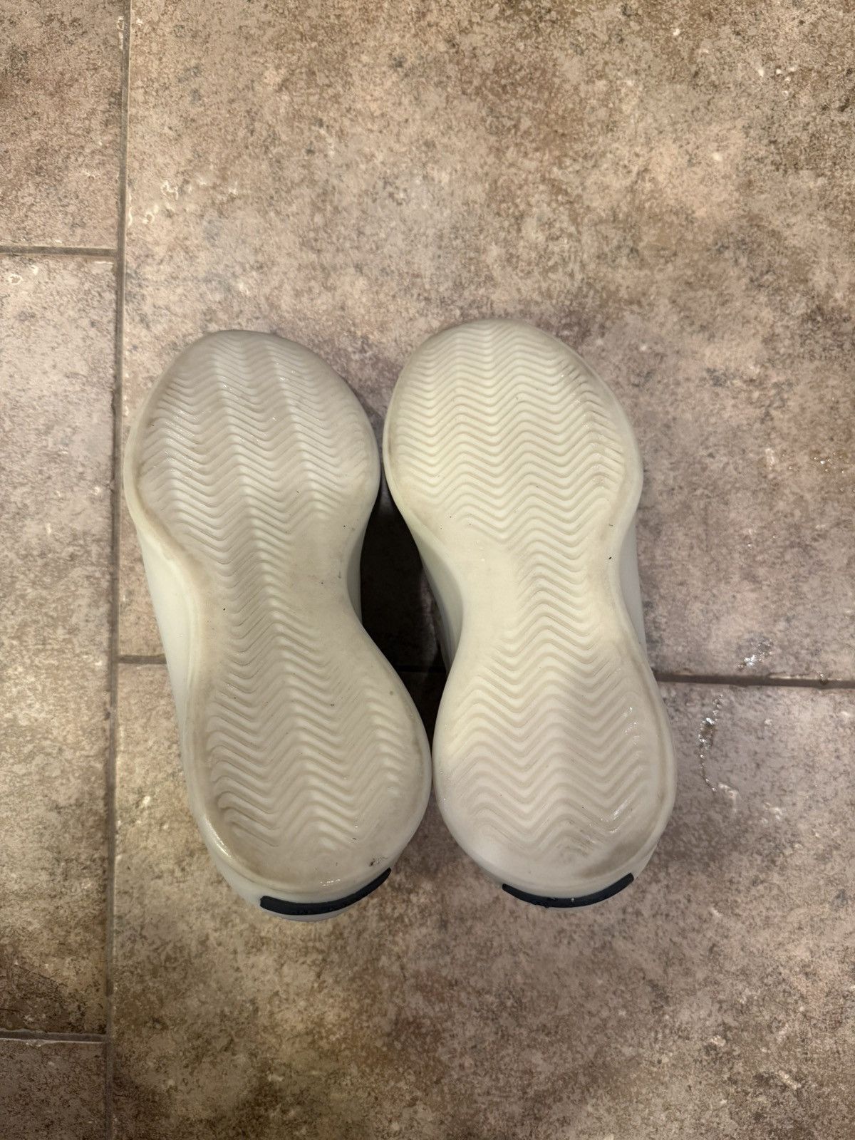 Adidas × Fear of God Fear of God men’s sneakers Size US 9 / EU 42 - 4 Thumbnail