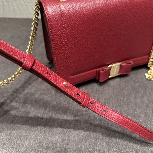 Salvatore Ferragamo o1s1rm0924 Size: OS / Vara Bow Handbag in Red Size ONE SIZE - 4 Thumbnail