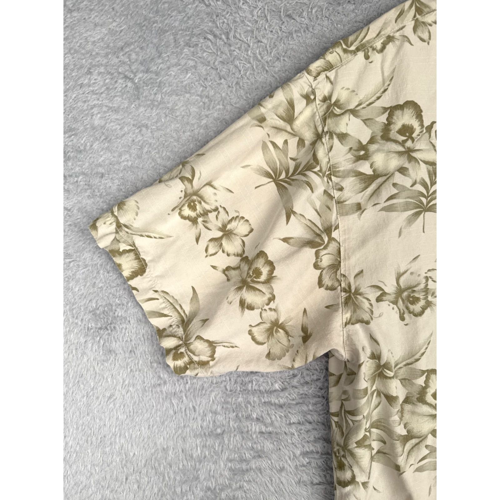 Tommy Bahama VINTAGE Tommy Bahama Shirt Men? Extra Large Ivory Silk Button-Up Hawaiian Floral Short Sleeve Beach Designer XL Ivory Silk Button-Up Mens 90s? Size US XL / EU 56 / 4 - 3 Thumbnail